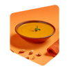 Bol de velouté de carotte Pocket Soupe garni de romarin, avec des amandes et un linge de cuisine orange